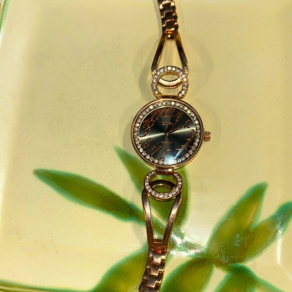 Dress Watches Quartz Wristwatches Female (Rose gold)